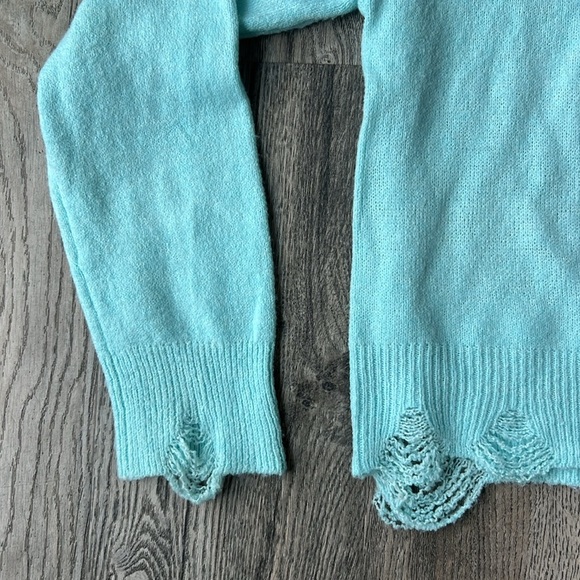 Wildfox Sweater Blue Distressed Ice Queen Long Sleeve Sweater Size Medium - Picture 5 of 11
